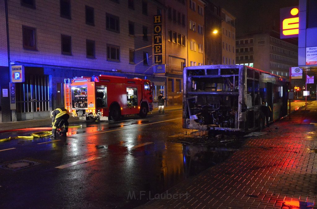 Stadtbus fing Feuer Koeln Muelheim Frankfurterstr Wiener Platz P069.JPG